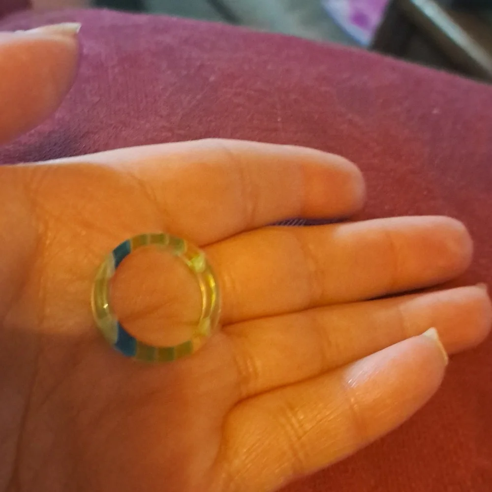 Ring blue green clear striped plastic - Picture 4 of 4